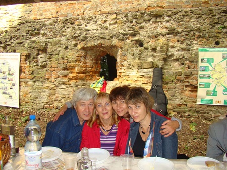 Карпати, замок Гербуртів, Ігор Жук, Ірен Роздобудько, Міла Іванцова, Елеонора Симонова