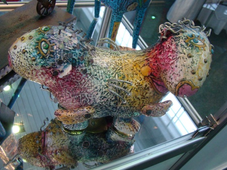 Скульптури Д. Кравцова можна розглядати довго, не перестаючи дивуватись