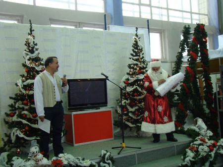 Брати Капранови (один з них тимчасово - Св.Миколай) відкривають Книжковий ярмарок