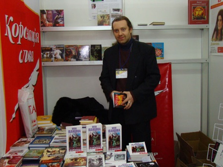 Стенд конкурсу "Коронація слова"