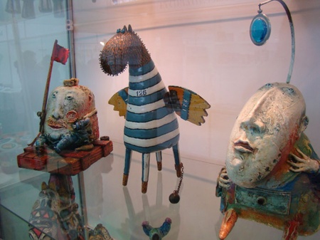 скульптури з дерева, шкіри та ще бог знає чого Дмитра Кравцова