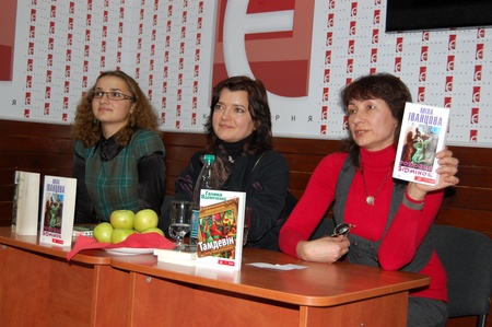 Тетяна Терен, Галина Вдовиченко, Міла Іванцова - зустріч з читачами в Книгарні "Є" Харкова