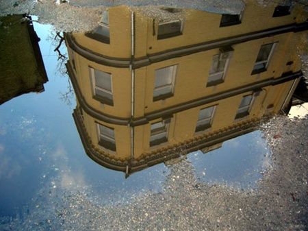 Київ, віддзеркалений в калюжах, колекціонує Микола Виноградов