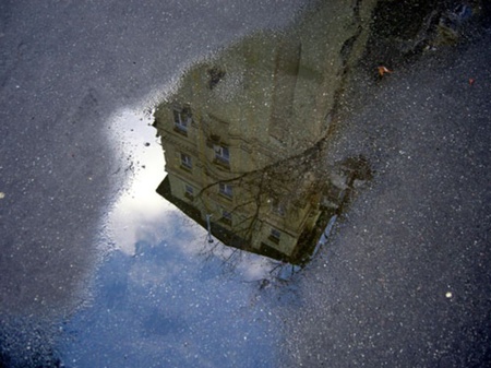 Київ, віддзеркалений в калюжах, колекціонує Микола Виноградов