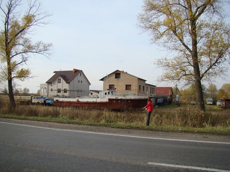 Отак їдеш лісостепом і раптом бачиш припаркований на узбіччі корабель...