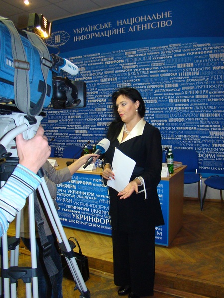 Укрінформ 1.09.2010 Пані Тетяна Логуш відповідає на запитання журналістів