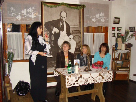 Презентація роману Міли Іванцової "Родовий відмінок". Тетяна Логуш, Елеонора Симонова, Ірен Роздобуд