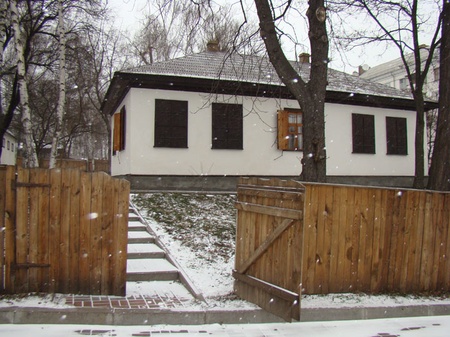 Зимова хата на Пріорці